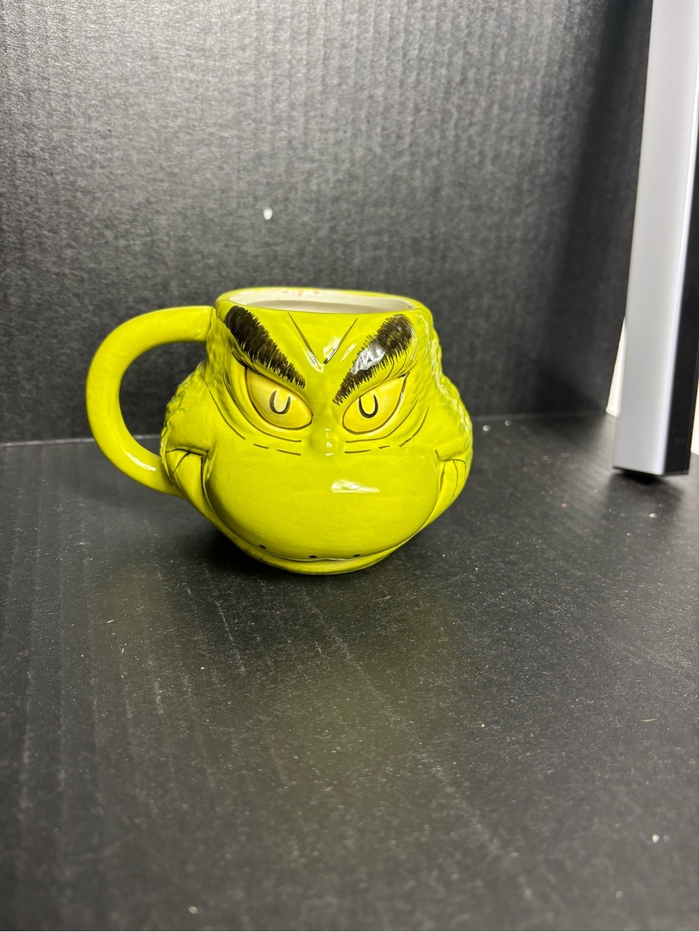 Bioworld The Grinch Character Ceramic Mug